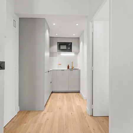 Lb Vacation I Renovated Min From And Palais 아파트