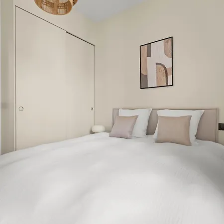 Two Queen Beds, Nearby Cannes